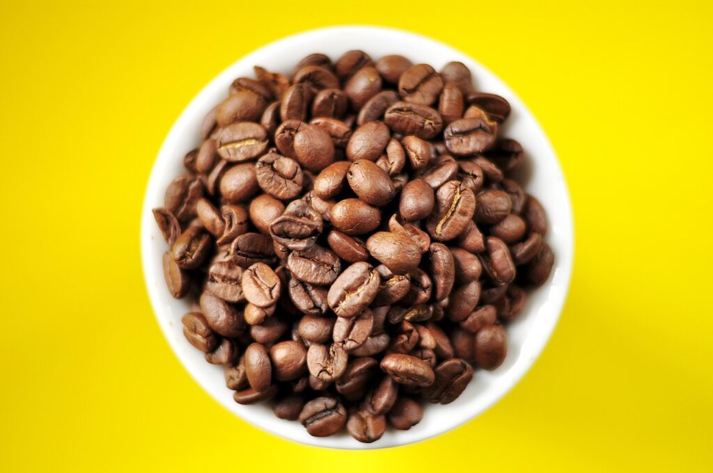 就寝前にコーヒーを飲むとどのくらいの時間影響があるの？