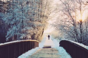 寝る前に暖色照明を使って快眠するためのポイントは？